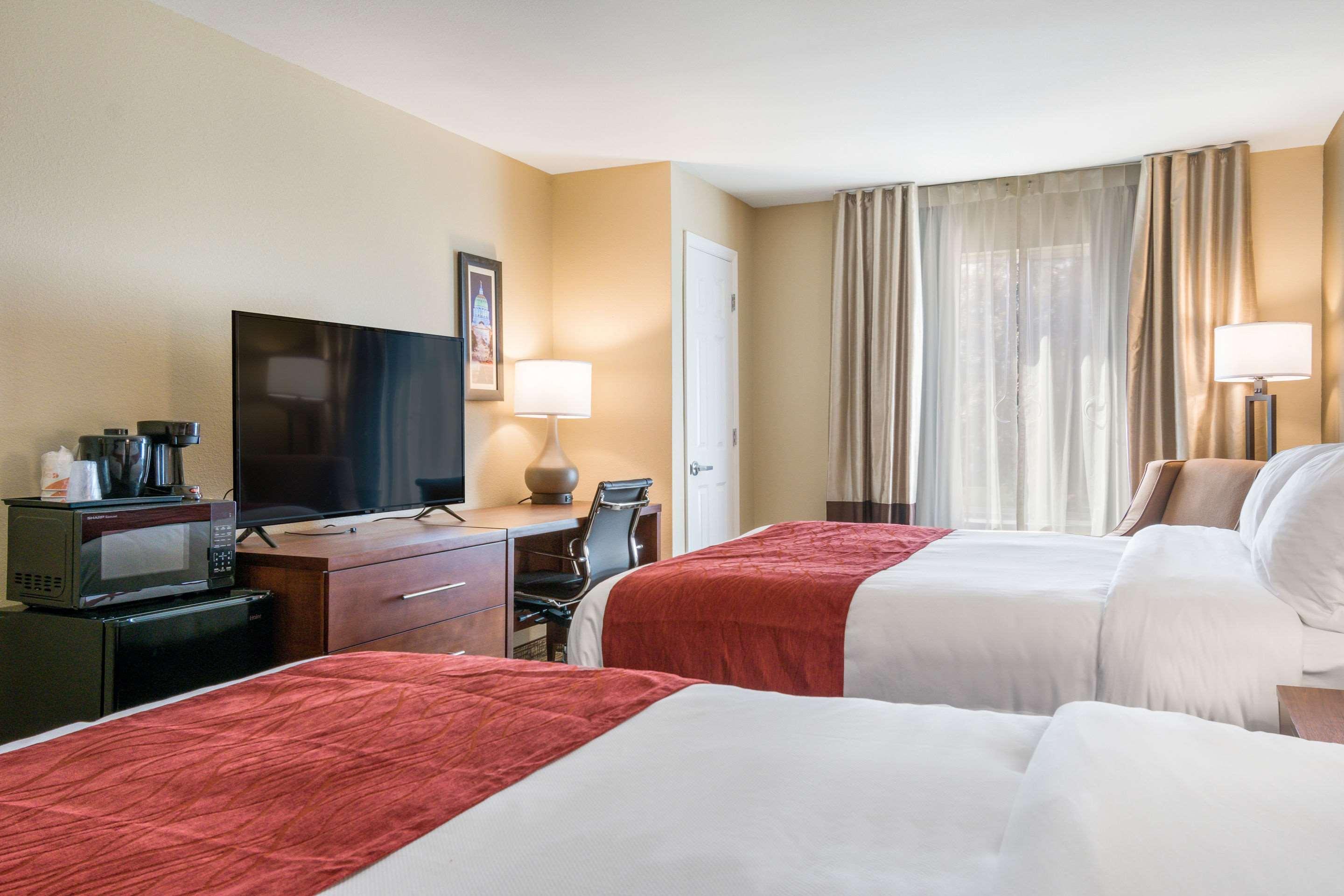 Comfort Inn & Suites Harrisburg - Hershey West Εξωτερικό φωτογραφία