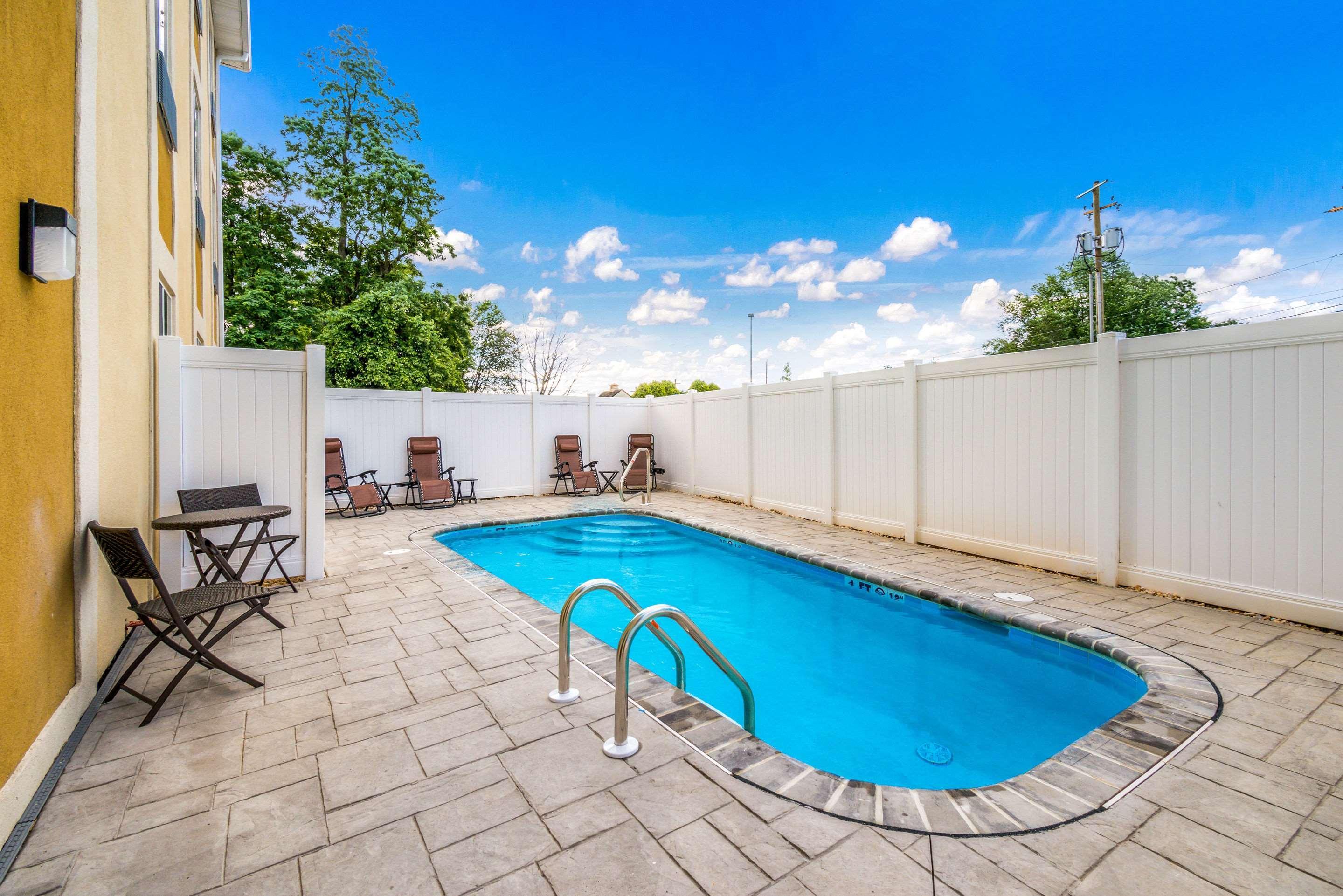 Comfort Inn & Suites Harrisburg - Hershey West Εξωτερικό φωτογραφία