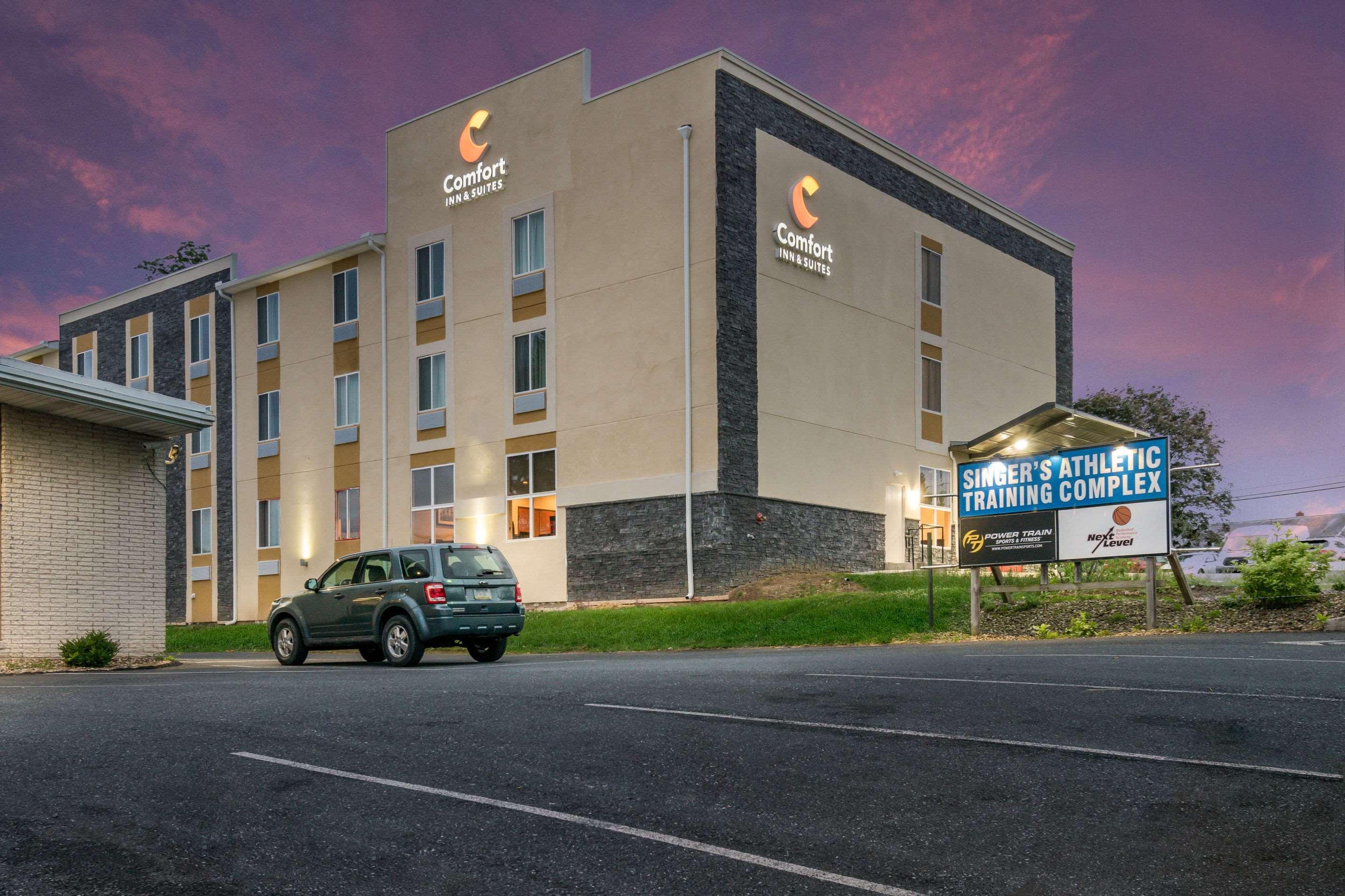 Comfort Inn & Suites Harrisburg - Hershey West Εξωτερικό φωτογραφία